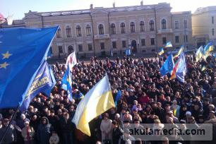 Кіровоград: народне віче на головній площі об'єднало вже близько 1000 людей. ФОТО, ВІДЕО