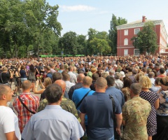 "Ідуть ті, хто ближче до Бога" – тисячі людей попрощались з героями АТО. ФОТО, ВІДЕО