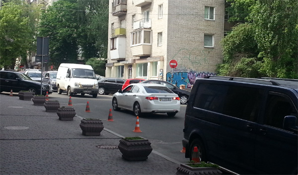 До Шевченківського суду Бабенко приїхав на новій хонді